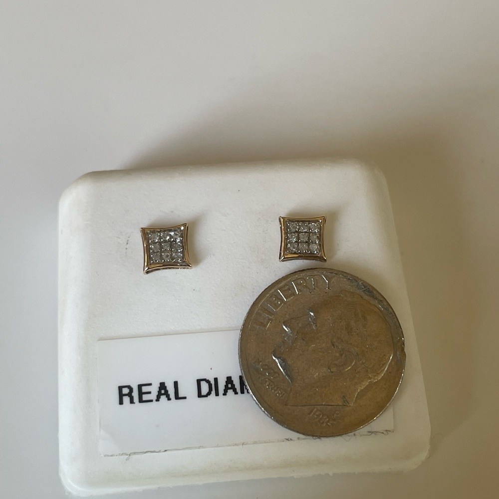 10kt square earrings with Micro diamonds 💎 - Picture 7 of 7